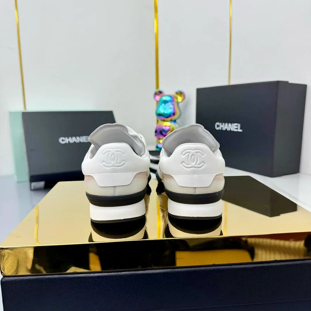 👟👟Ex-factory price 640👟👟 Top version Chanel Chanel - 2025 counter top casual sports shoes This sneaker is a classic design; the upper is electro-embroidered with a variety of techniques; the outsole is fashionable and sporty; it is unusual to incorporate a variety of color matching elements... The diversified mix and match is very beautiful and versatile, and can be used for leisure, fashion, sports and outdoor... ꫛꫀꪝ Go➫ Material: ❶The upper is made of: original cowhide ❷The inner lining is made of: original imported sheepskin ❸The outsole is based on: original TPU combination outsole Full set of boutique packaging for women 35–41 👉